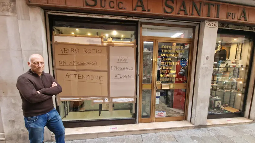 La spaccata a Venezia con il titolare del negozio Cristiano Moschini