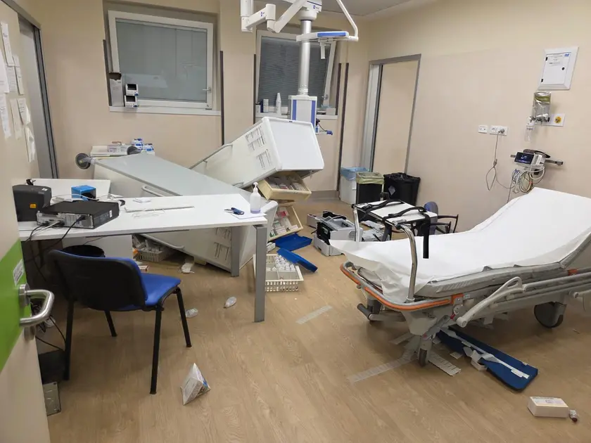 La devastazione nell'ambulatorio del Pronto soccorso di Dolo