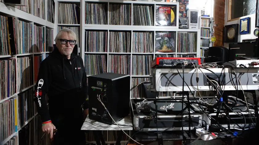 Piero Fidelfatti, dj, speaker radiofonico, collezionista, autore e produttore apre al pubblico la sua casa museo in via Genziana 23 a Sottomarina