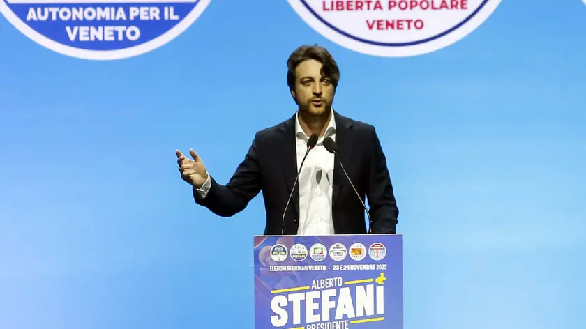 Alberto Stefani durante il suo intervento al Geox di Padova