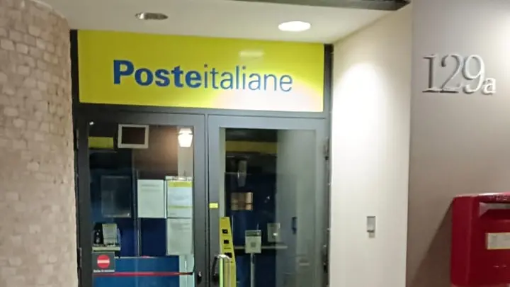 L'ingresso delle Poste centrali a Dolo