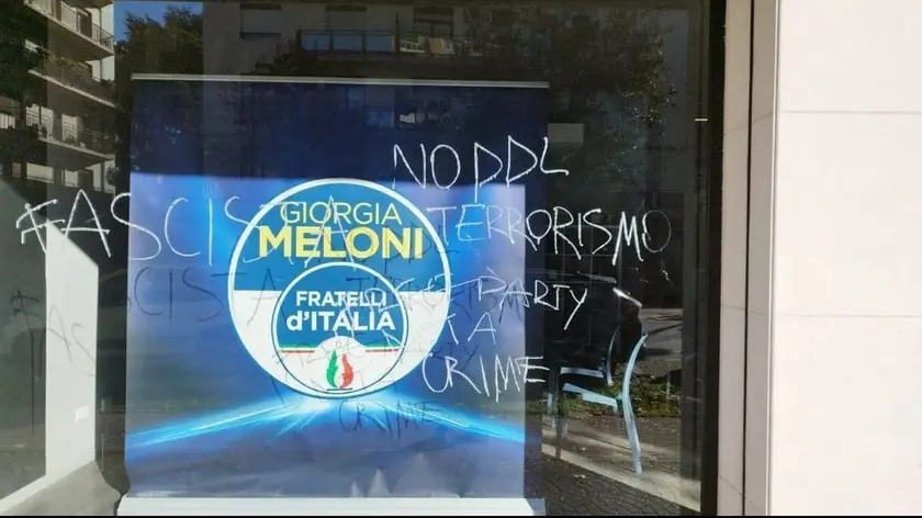 La sede di Fdi di Mestre imbrattata