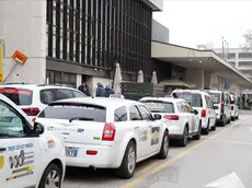 Tassisti di Mestre in attesa davanti alla stazione