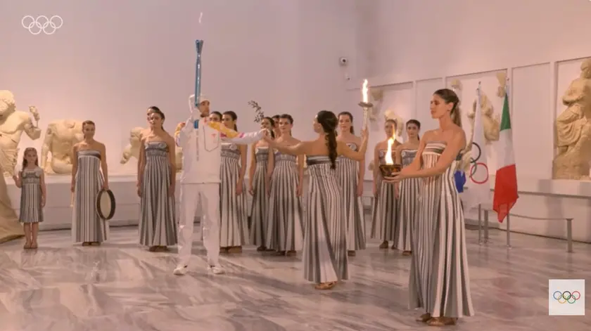 L'accensione della fiamma olimpica di Milano-Cortina