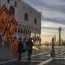 Luca Zaia guarda alla città di Venezia