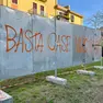 La scritta "basta case vuote" in Giudecca