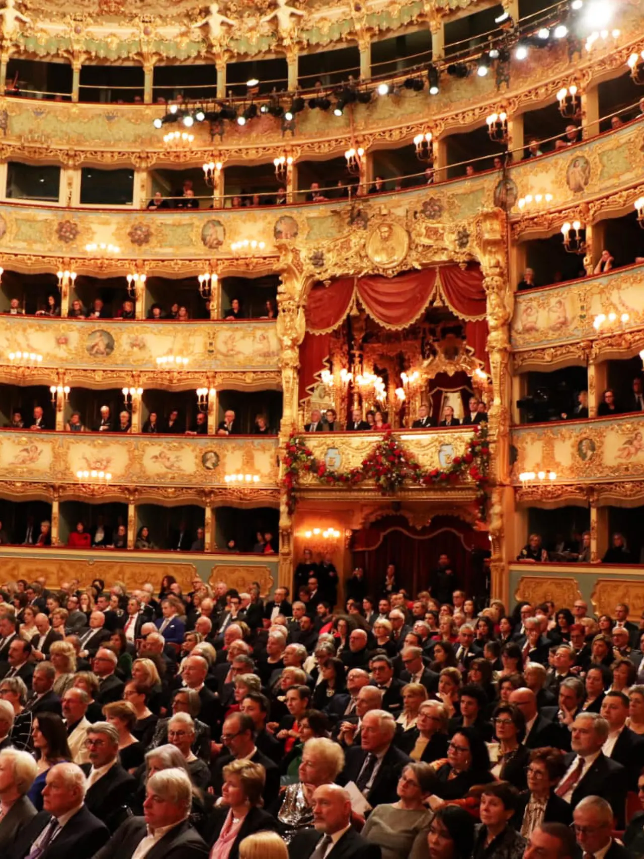 Fenice gremita per un precedente Concerto di Capodanno