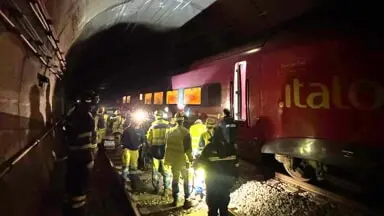 Il treno bloccato in galleria a Orte