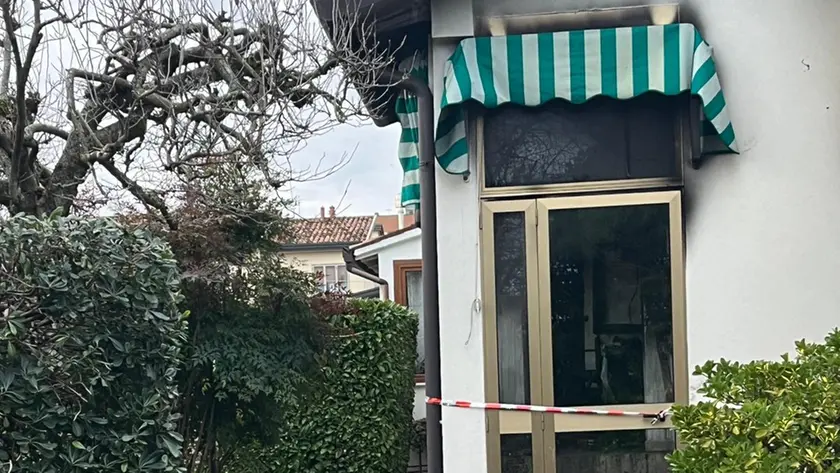 La casa andata a fuoco a Spinea