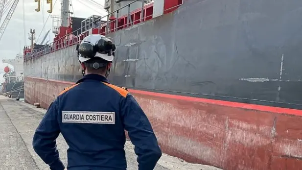 Il fermo della nave mercantile a Chioggia