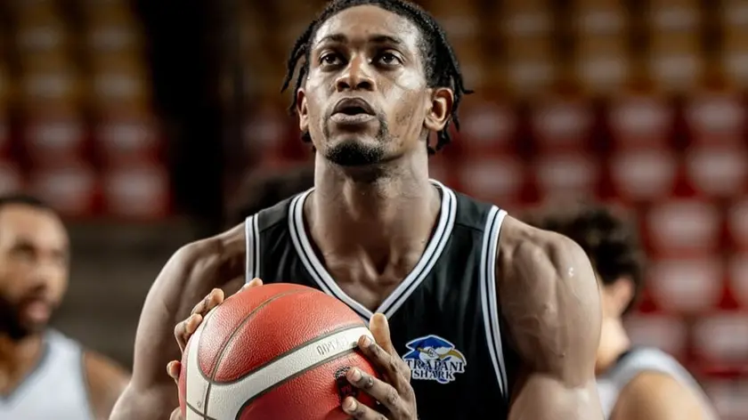 Paul Eboua, ala grande dei Trapani Shark