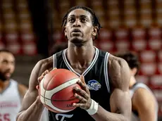 Paul Eboua, ala grande dei Trapani Shark