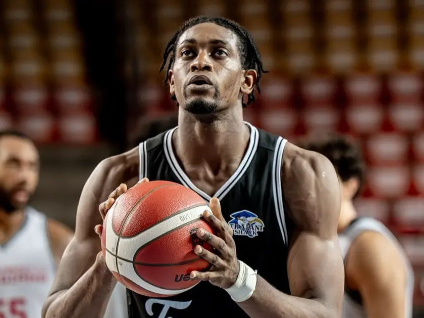 Paul Eboua, ala grande dei Trapani Shark