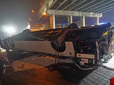 Il pullman precipitato dal cavalcavia di Mestre