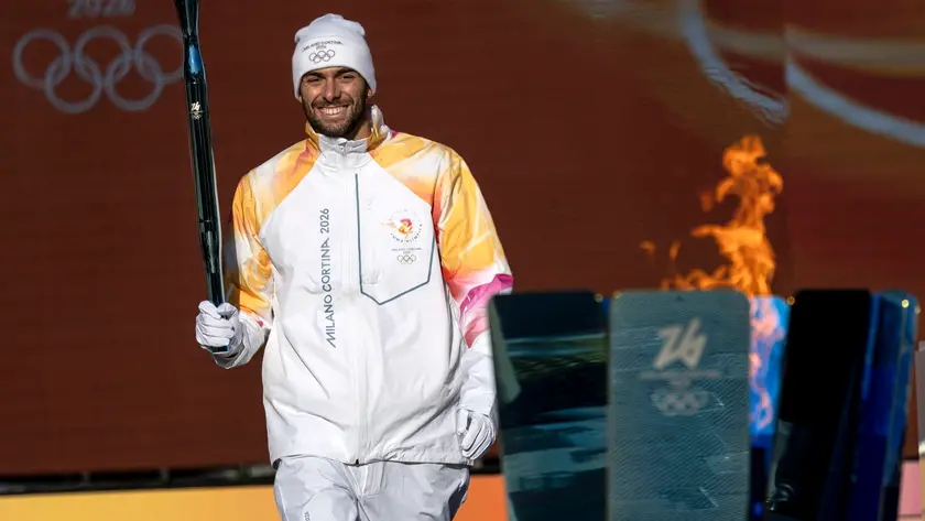 Gregorio Paltrinieri tedoforo di Milano Cortina 2026