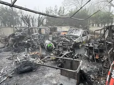 Un incendio ha distrutto un autolavaggio a Mira (foto Pòrcile)