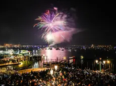 I fuochi d'artificio per salutare l'arrivo del 2025 a Venezia