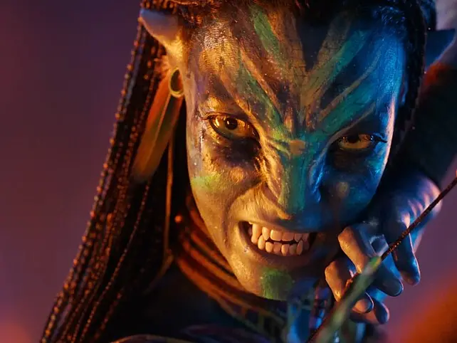 Cameron torna a stupire con “Avatar 3”, Jarmush indaga le crepe della famiglia: al cinema due mondi opposti