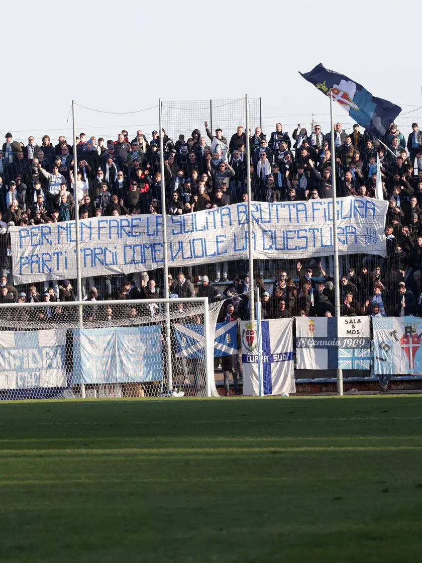 Lo striscione degli ultras del Treviso