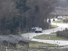 L’auto da dove sono partiti gli spari, si intravede il flash