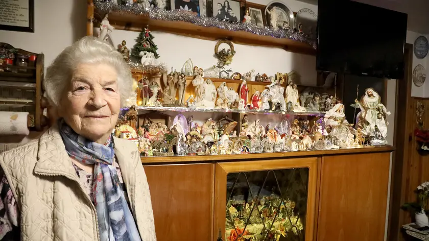 Ogni 8 dicembre Elena Giordani espone 200 presepi in miniatura nella sua cucina foto ambrosio/petrussi