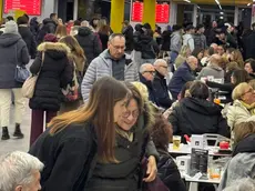 Il cinema pieno per la proiezione del film di Checco Zalone