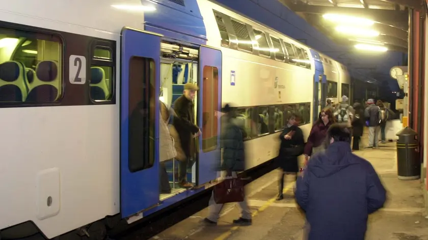 I rincari nel 2026 sugli abbonamenti ferroviari colpiranno particolarmente i pendolari