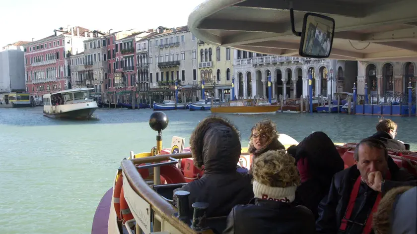 Arrivano le telecamere sui vaporetti contro le aggressioni