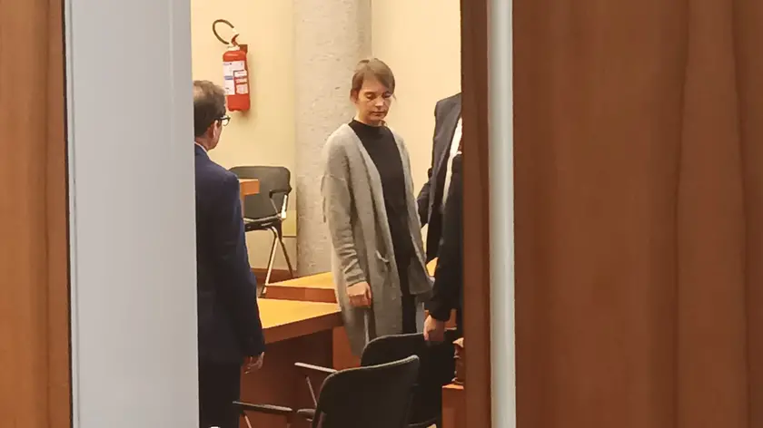 Angelika Hutter nell’aula del tribunale durante il processo