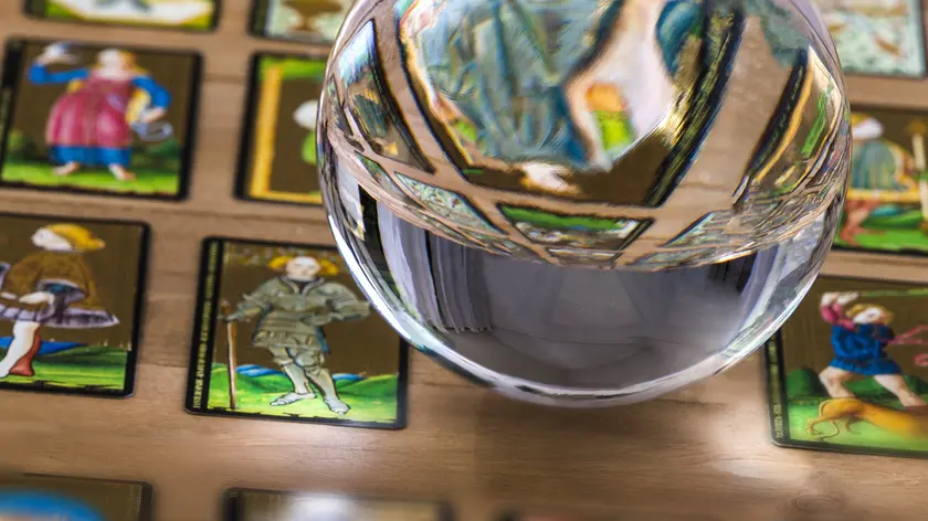 Astrologhi, maghi e profeti moderni: ecco i vaticini del 2025 che non si sono verificati