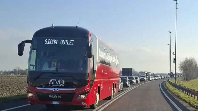Un autobus diretto all'Outlet