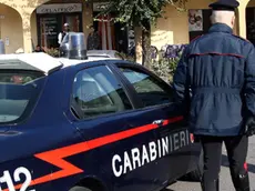 Intervento dei carabinieri a Mira: falso allarme per un uomo armato in piazza