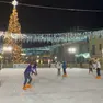 La pista sul ghiaccio in piazza Ferretto