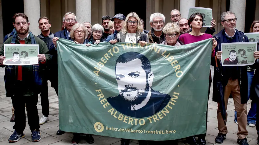 Una manifestazione per la liberazione di Alberto Trentini