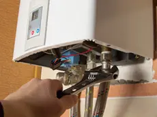 Il montaggio di una caldaia.