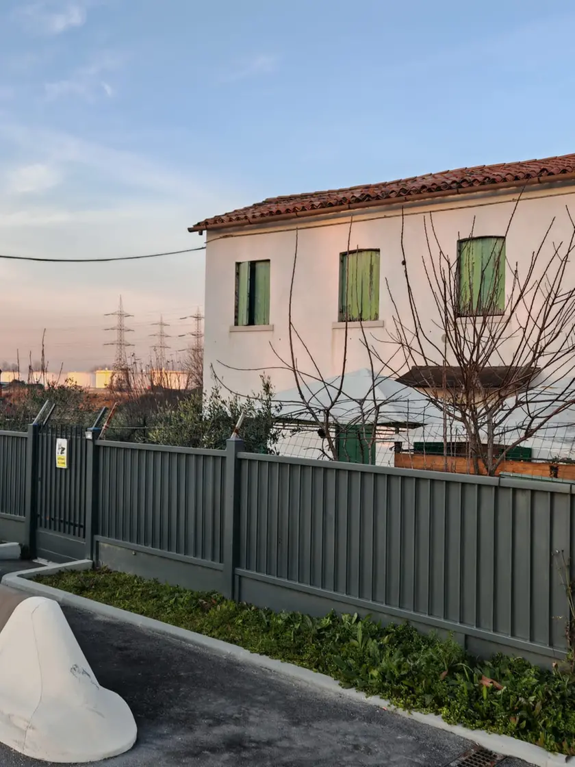 La casa in cui viveva Salvagno, in carcere per il delitto del barman Sergiu Tarna