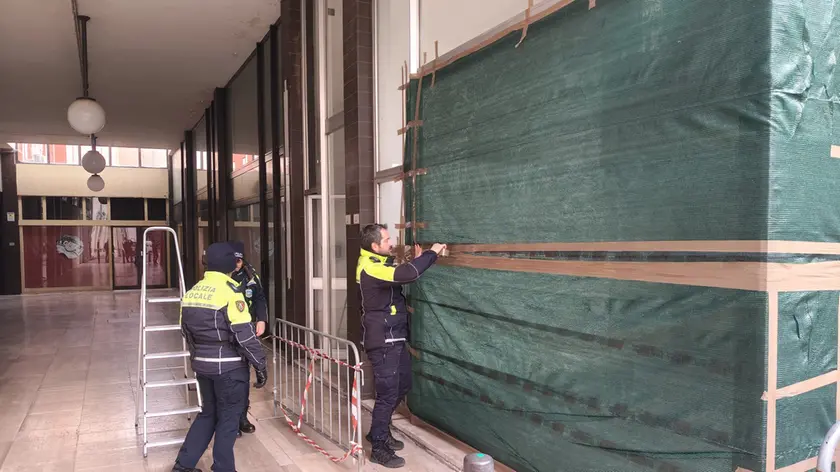 La polizia locale chiude il bar che somministrava alcol ai minori
