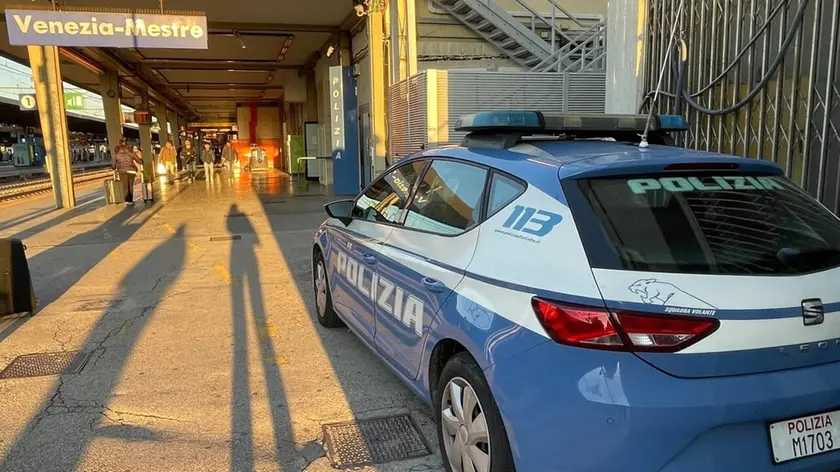 La polizia in stazione a Mestre