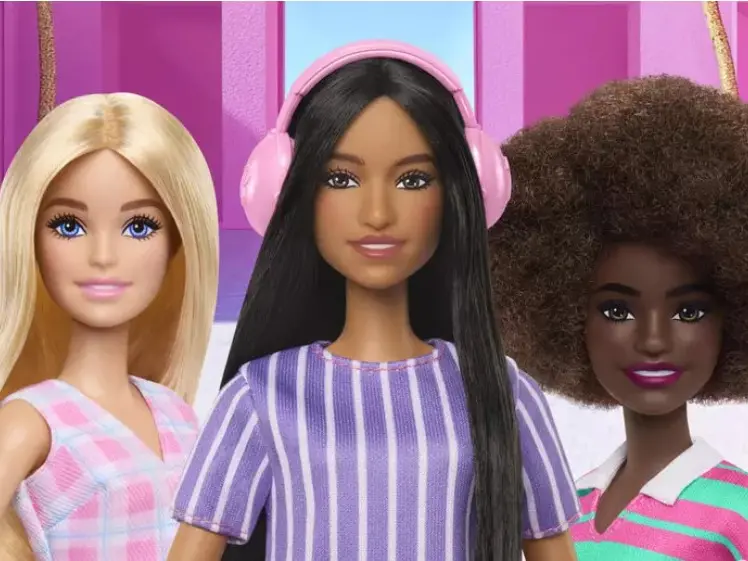 Cuffiette, sguardo leggermente sfuggente, un tablet: ecco, al centro, la Barbie autistica lanciata da Mattel