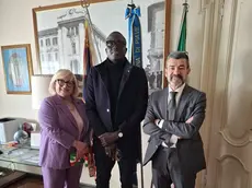 La cerimonia di conferimento della cittadinanza al senegalese Serigne Madina Dieng