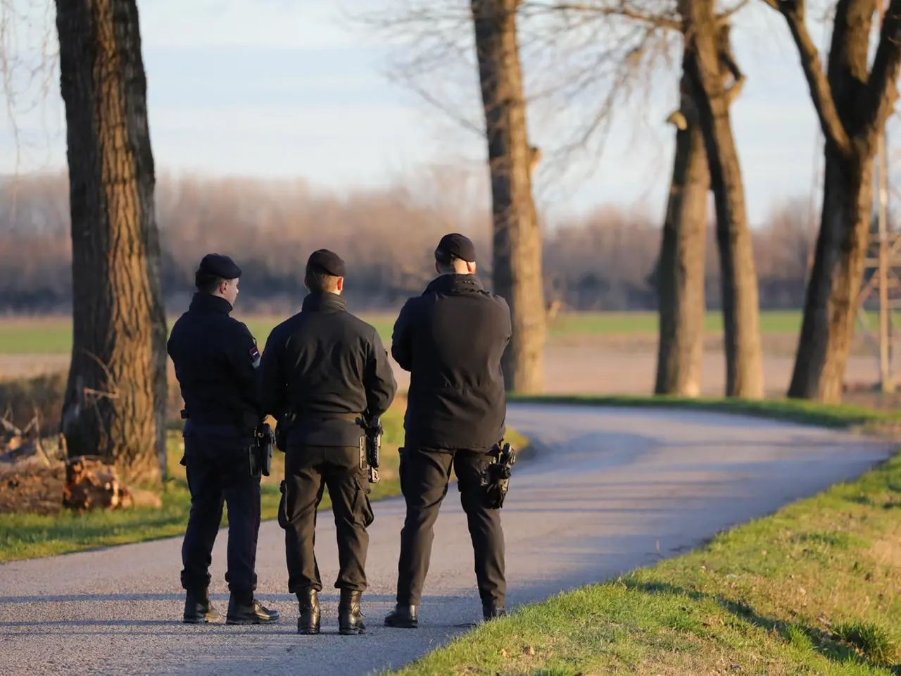 I carabinieri sul luogo in cui è stato ritrovato il corpo di Sergiu Tarna