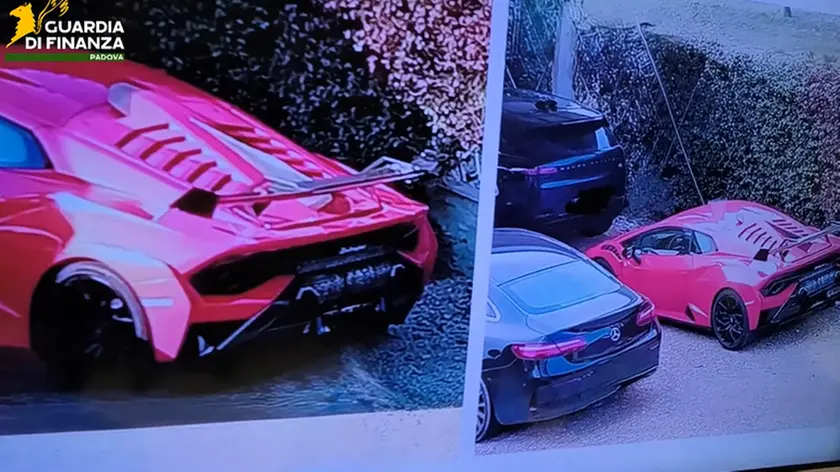 Alcune delle auto prese con i soldi delle anziane