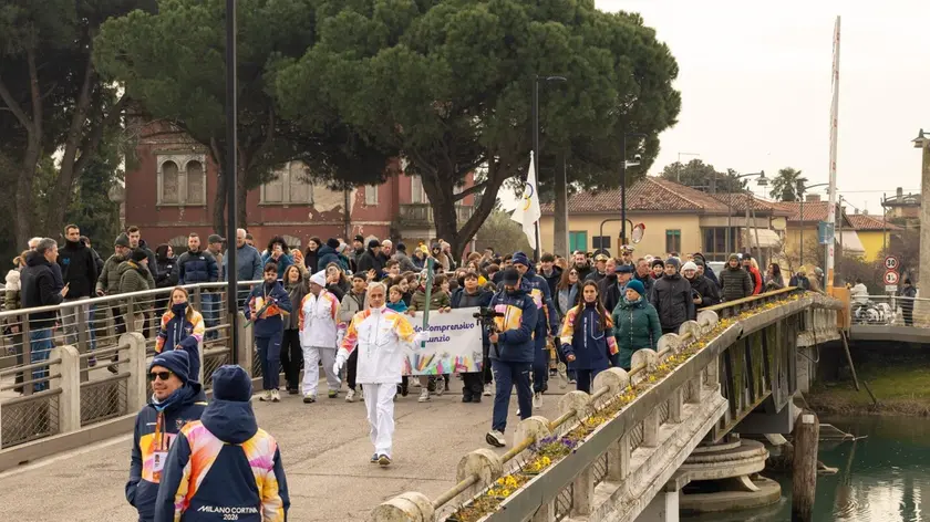 La torcia olimpica di Milano Cortina 2026 a Jesolo (foto Bortoluzzi)