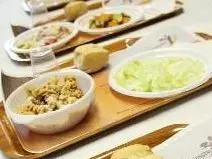 Una mensa scolastica. Polemica a Portogruaro sull'aumento dei costi