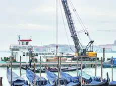 La draga del Consorzio Venezia Nuova in Bacino per i lavori della nuova Onda-rail