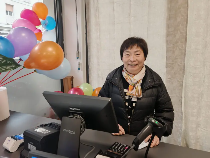 Mariana Zhu, titolare del nuovo supermarket cinese di via Piave