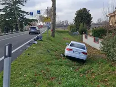 L'auto finita nel fossato dopo lo scontro in località Sindacale