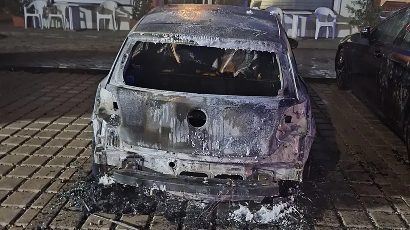 La Polo andata completamente bruciata