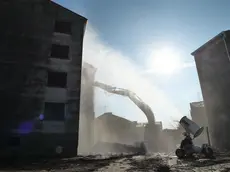 L'abbattimento delle palazzine in via del Lavoratore a Marghera