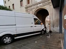 Il furgone contro la Porta di San Giovanni